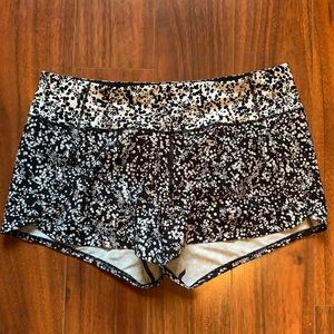 LULULEMON Size 8. Style Unknown. Black/White Print